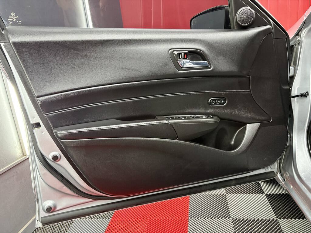 Used 2018 Acura ILX w/ Premium Package FWD image 7