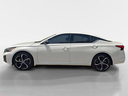 New 2026 Nissan Altima 2.5 SR FWD image 2