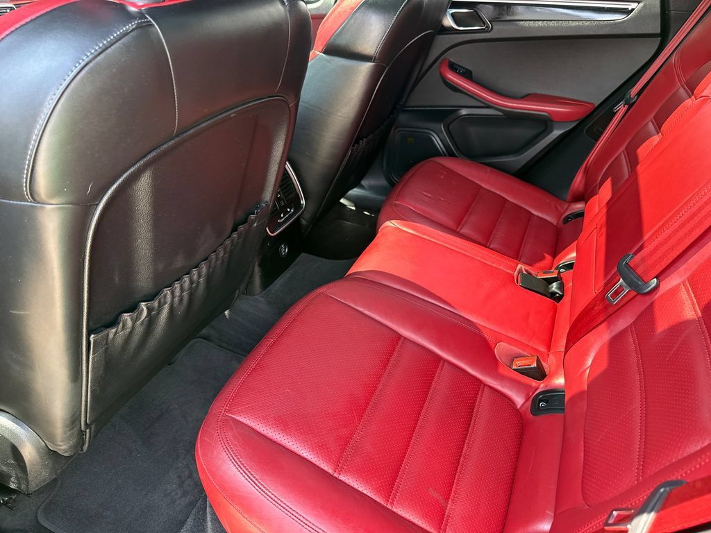 Used 2018 Porsche Macan GTS AWD/4WD image 19