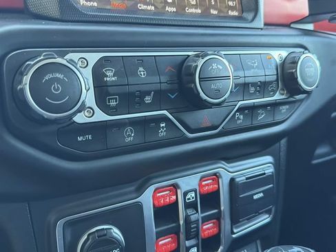 Used 2018 Jeep Wrangler Unlimited Rubicon AWD/4WD image 30