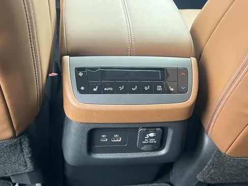 Used 2024 Nissan Pathfinder Platinum w/ Cargo Package AWD/4WD image 15