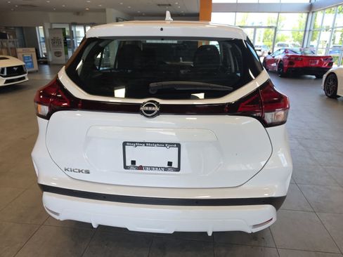 Used 2022 Nissan Kicks S FWD image 9