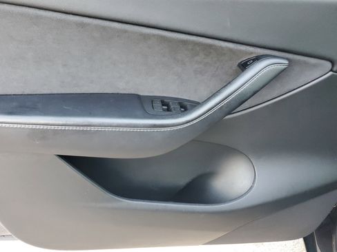 Used 2022 Tesla Model Y Performance image 23