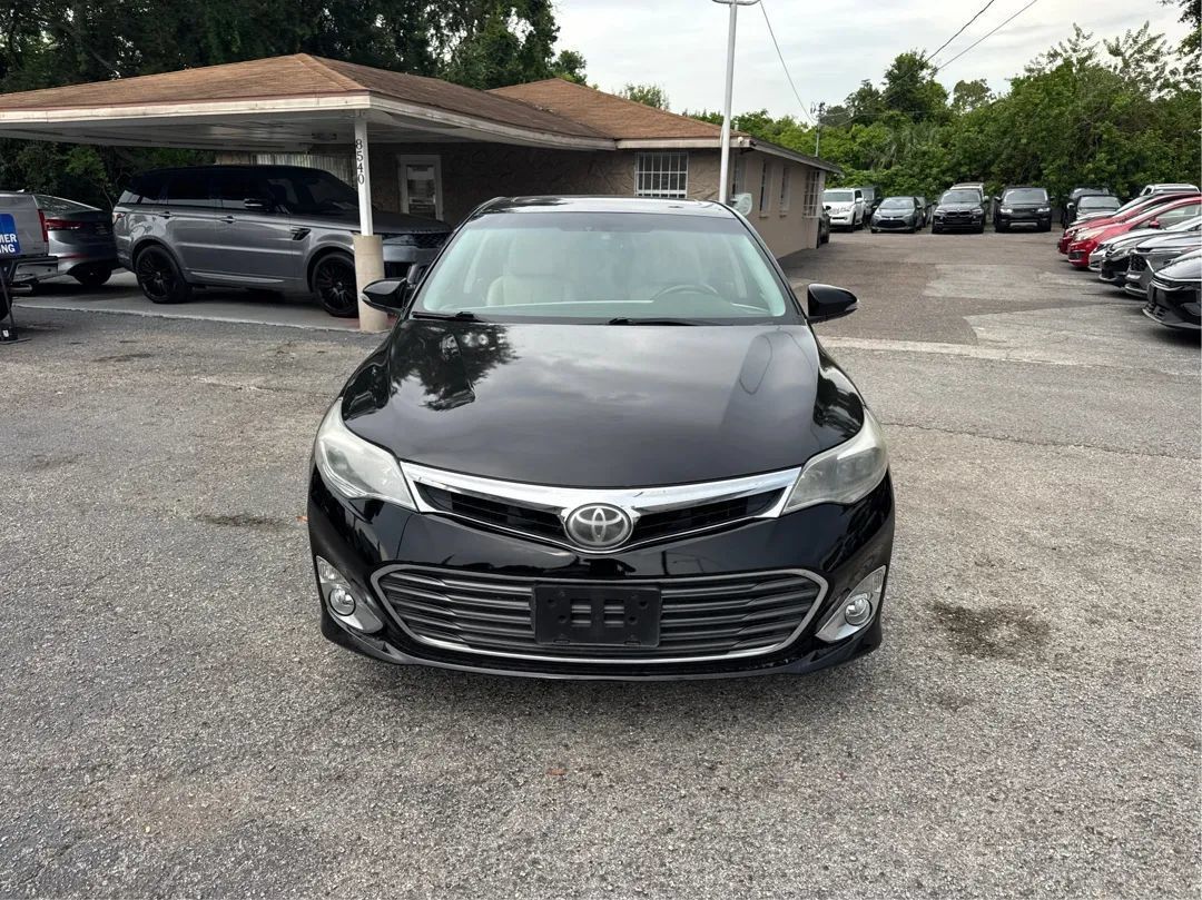Used 2014 Toyota Avalon Limited w/ Technology Package FWD image 2