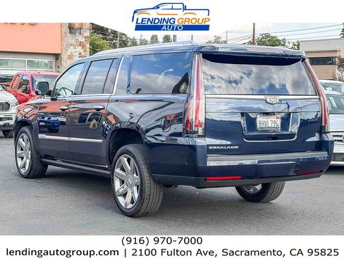 Used 2019 Cadillac Escalade ESV Premium Luxury AWD/4WD image 2