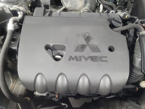 Used 2019 Mitsubishi Outlander SE image 30