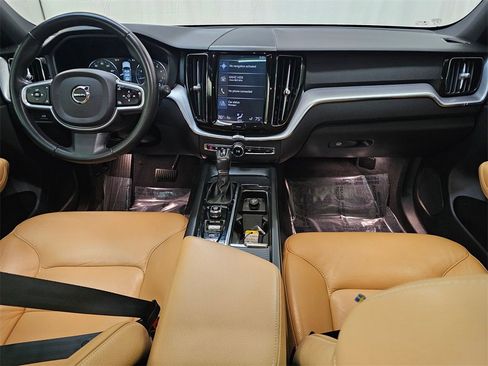Used 2020 Volvo XC60 T5 Momentum image 18