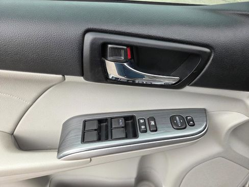 Used 2014 Toyota Camry XLE w/ Leather Package FWD image 31