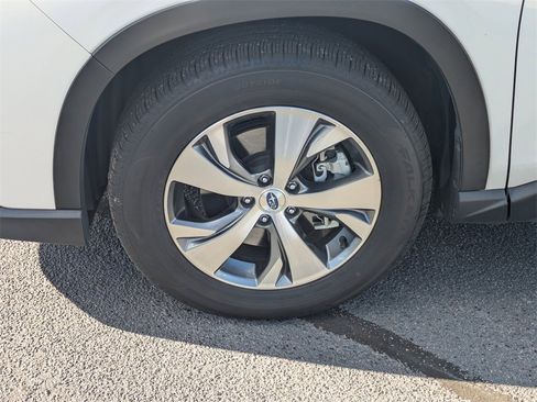 Used 2023 Subaru Ascent Premium w/ Convenience Package image 12