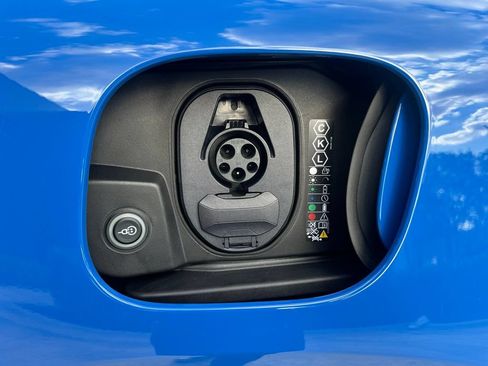 Used 2026 Porsche Macan GTS Electric AWD/4WD image 45
