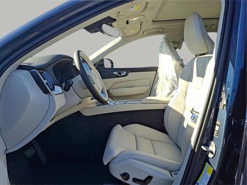 New 2026 Volvo XC60 B5 Ultra w/ Climate Package image 8