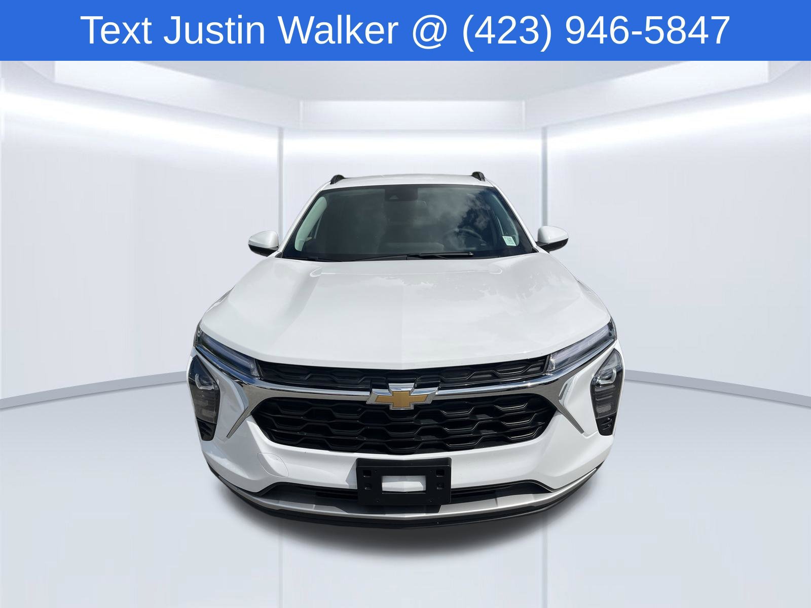 Used 2024 Chevrolet Trax LT w/ Driver Confidence Package FWD image 2