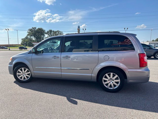 Used 2015 Chrysler Town & Country Touring FWD image 25