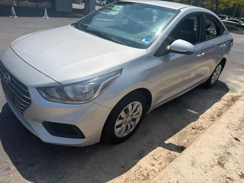Used 2020 Hyundai Accent SE FWD image 5