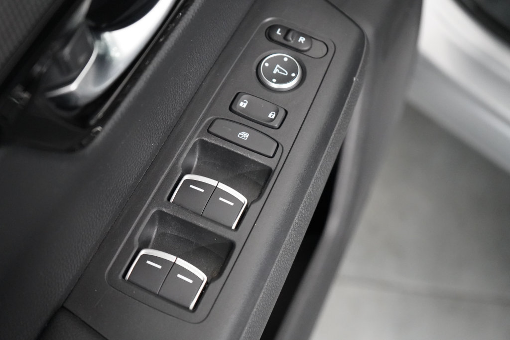 Used 2025 Honda CR-V EX-L image 18