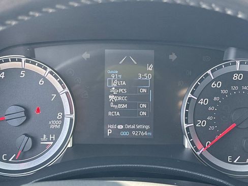 Used 2021 Toyota Highlander LE AWD/4WD image 19