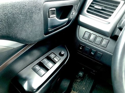 Used 2019 Toyota Highlander Limited image 14