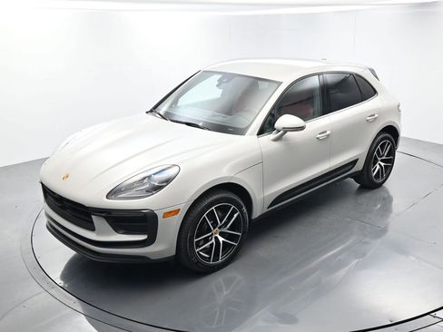 Certified 2025 Porsche Macan image 31