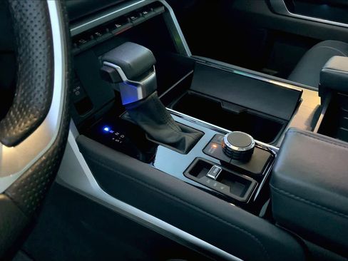 Used 2022 Toyota Tundra Platinum w/ Advanced Package image 16