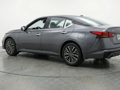 Used 2025 Nissan Altima 2.5 SV FWD image 6