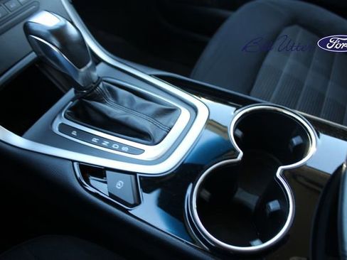 Used 2018 Ford Edge SEL image 17