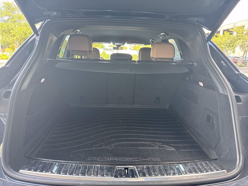 Certified 2024 Porsche Cayenne AWD/4WD image 11
