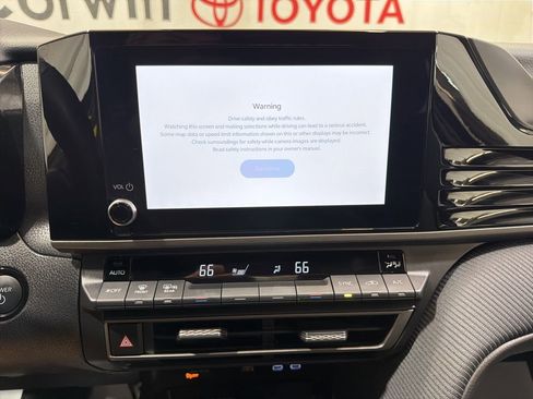 Used 2025 Toyota Camry SE image 29