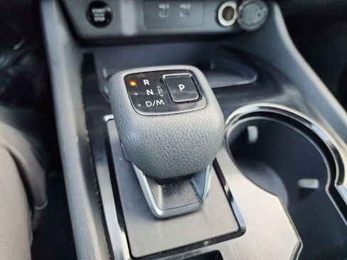 Used 2024 Nissan Rogue S image 25