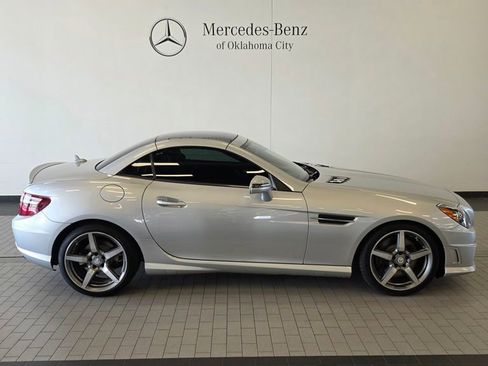 Used 2015 Mercedes-Benz SLK 350 image 2