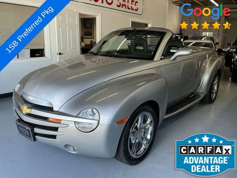 Used 2005 Chevrolet SSR w/ Preferred Equipment Group image 1