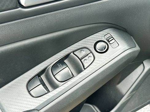 Used 2024 Nissan Altima 2.5 SV FWD image 18
