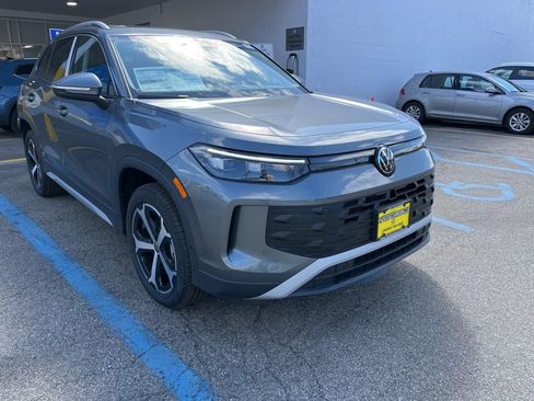 New 2026 Volkswagen Tiguan SE image 3