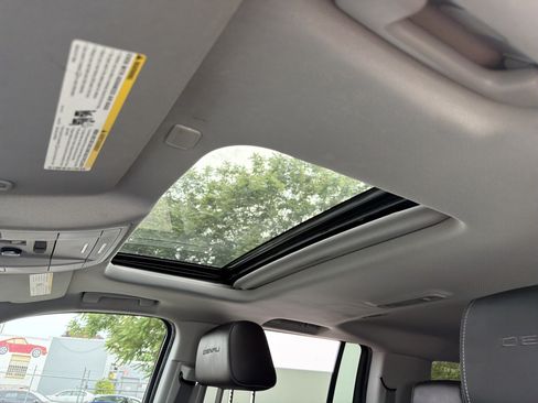 Used 2019 GMC Yukon XL Denali AWD/4WD image 16
