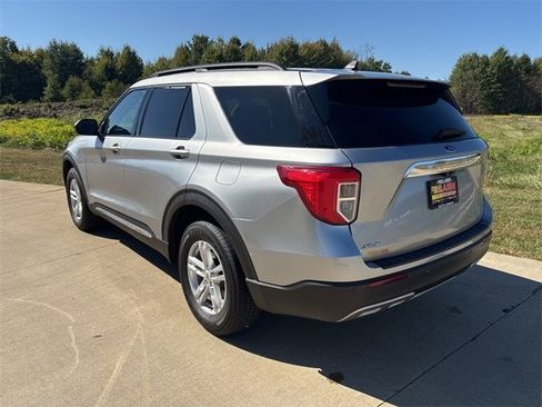 Used 2021 Ford Explorer XLT w/ Equipment Group 202A image 3