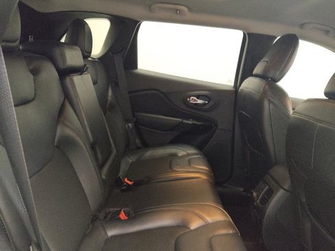 Used 2020 Jeep Cherokee Altitude image 19