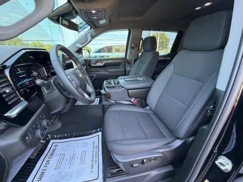Used 2025 Chevrolet Silverado 1500 LT AWD/4WD image 32