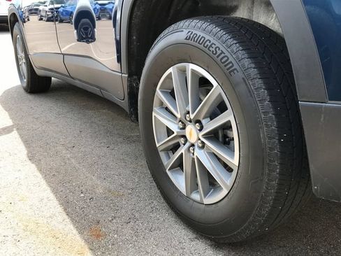 Used 2023 Chevrolet Traverse LT FWD image 13