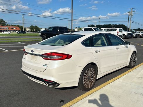 Used 2017 Ford Fusion SE w/ Fusion SE Technology Package FWD image 5
