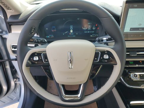 New 2026 Lincoln Corsair Premiere image 16