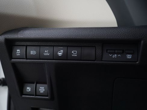 Used 2026 Toyota Sienna Platinum AWD/4WD image 30