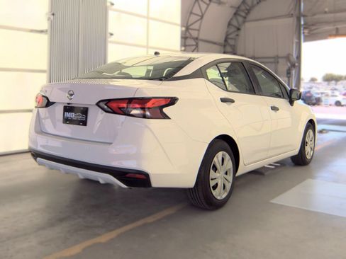 Used 2022 Nissan Versa S FWD image 4