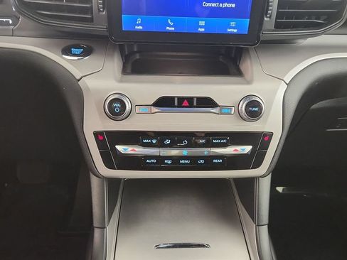 Certified 2024 Ford Explorer XLT AWD/4WD image 18