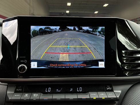 Used 2025 Toyota Camry SE FWD image 31