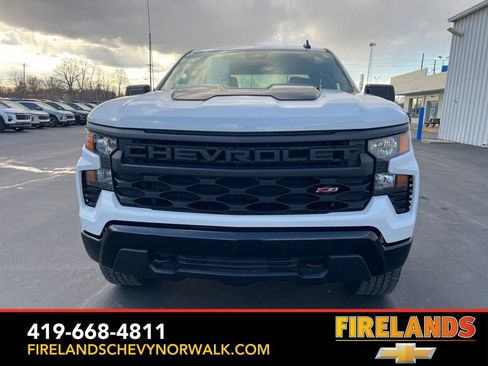 Used 2025 Chevrolet Silverado 1500 Custom Trail Boss w/ Turbomax Blackout Package image 3
