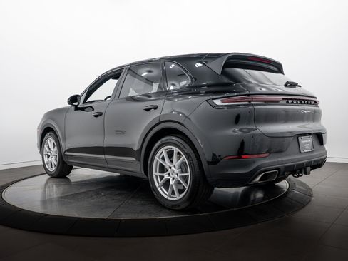 Certified 2026 Porsche Cayenne AWD/4WD image 3