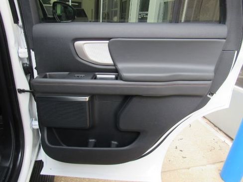 Used 2025 Ford Expedition Active image 26