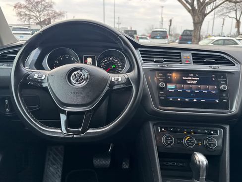 Used 2019 Volkswagen Tiguan SE image 14