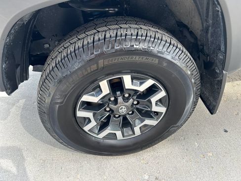 Certified 2022 Toyota Tacoma TRD Off-Road AWD/4WD image 16