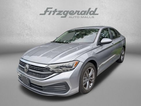 Used 2024 Volkswagen Jetta SE FWD image 3