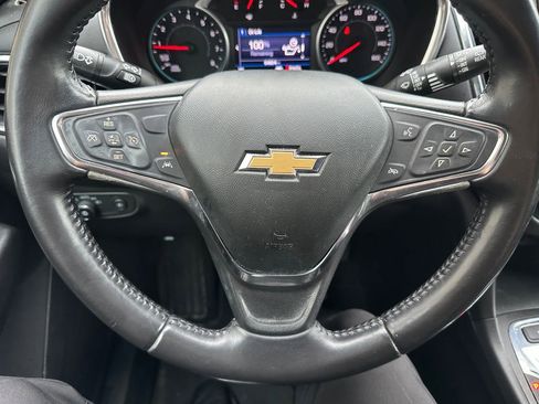 Used 2021 Chevrolet Equinox LT image 3